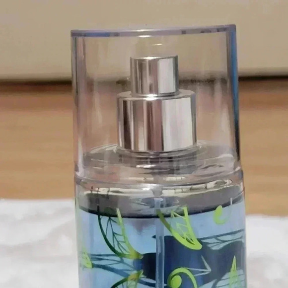 Bath & Body Works Freesia Perfume Fragrance Mist Rare Retired 90s Reeboot 8 oz - Picture 6 of 6